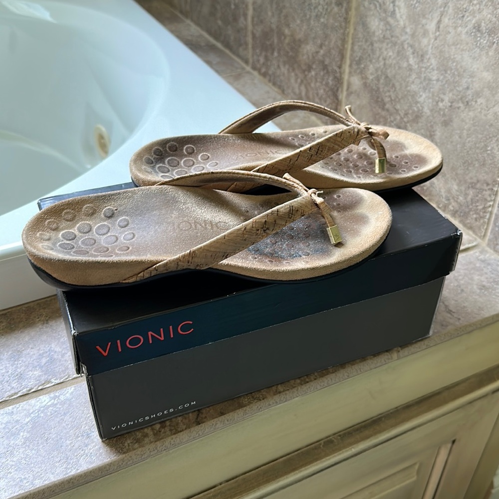 Vionic flip flops